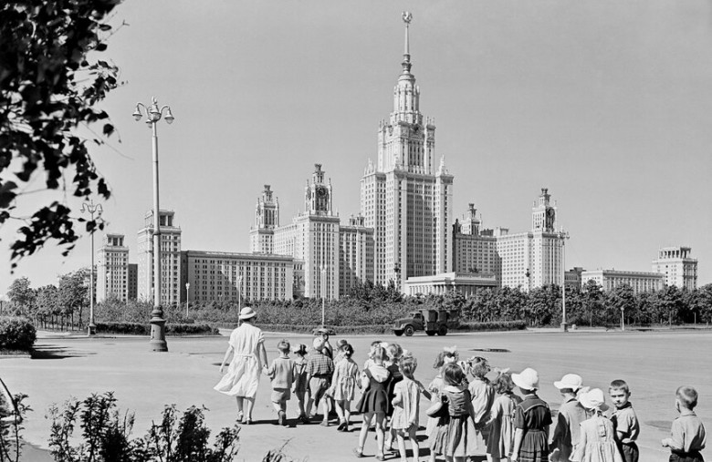 Именно здесь начинался путь российского тестирования (Главное здание МГУ. Фото ТАСС) Именно здесь начинался путь российского тестирования (Главное здание МГУ. Фото ТАСС)